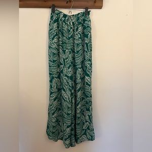 Like-New Pink Lily Green Palm Leaf Two-Piece Set